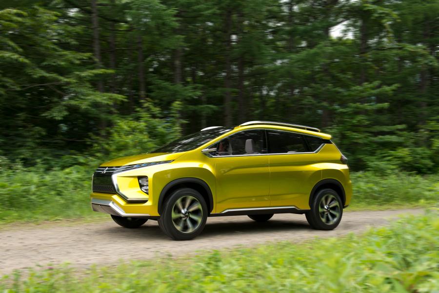  Mitsubishi XM Concept 2016 года  (фото 11 из 22)